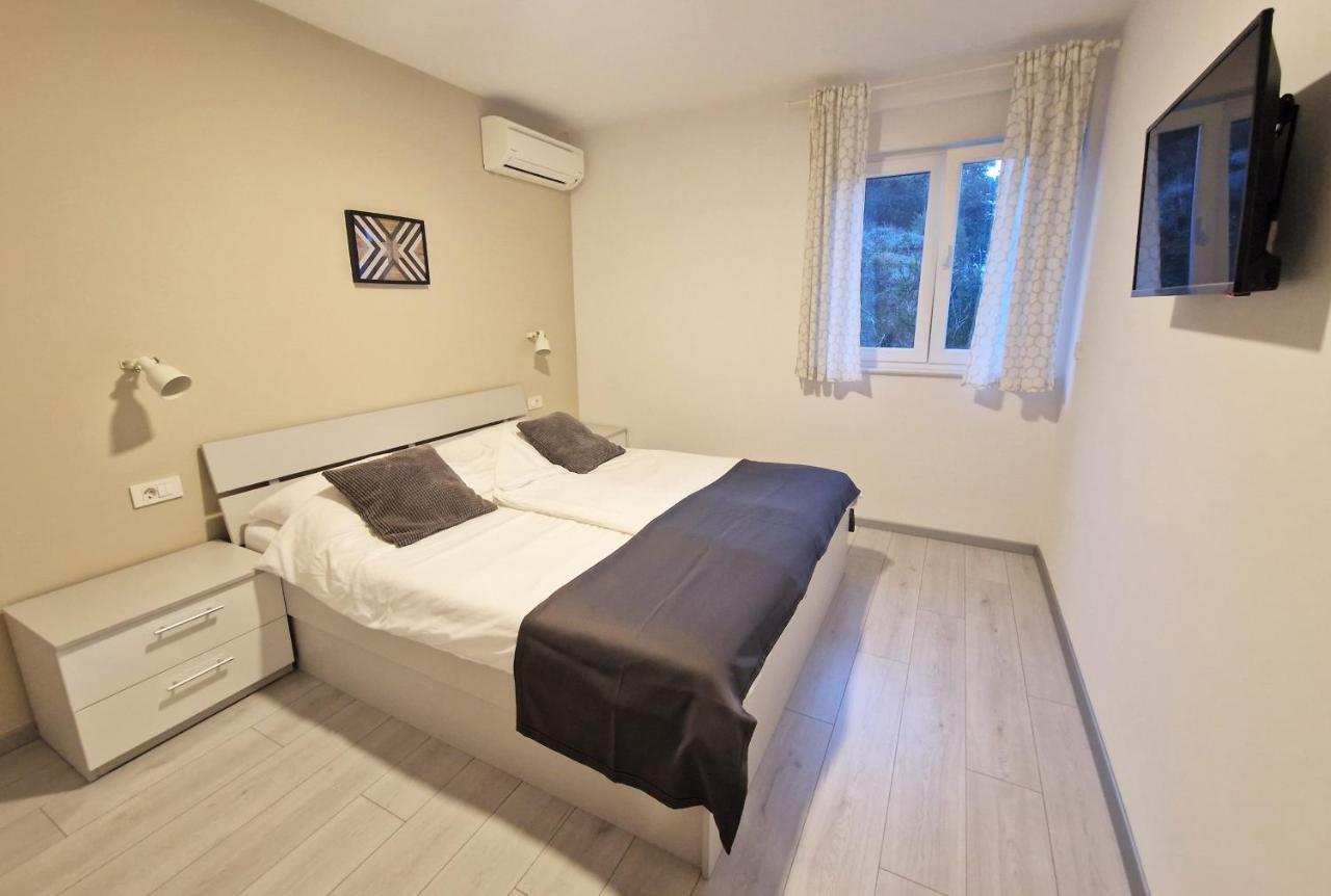 Apartments Nina Rab Town Exterior photo