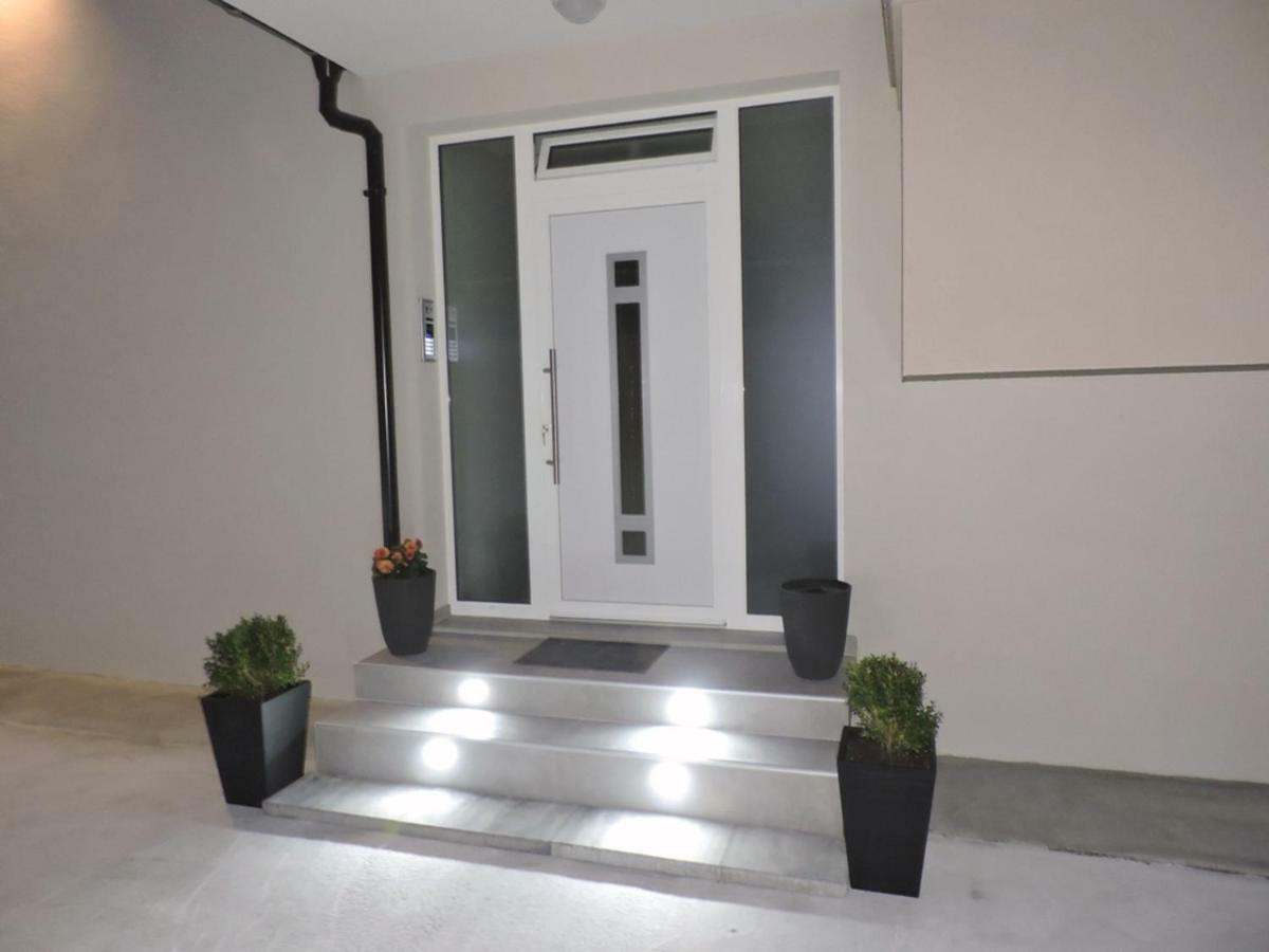 Apartments Nina Rab Town Exterior photo